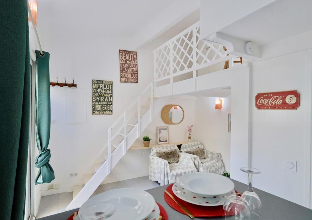 Ancienne Batisse En Plein Coeur Du Port Avec Clim Apartment